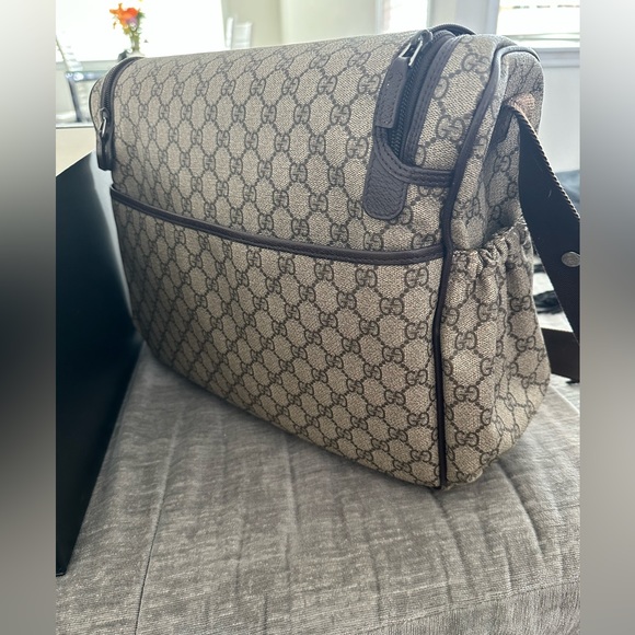 Gucci Diaper Bag *IMMACULATE* condition used for one child. - Picture 4 of 6